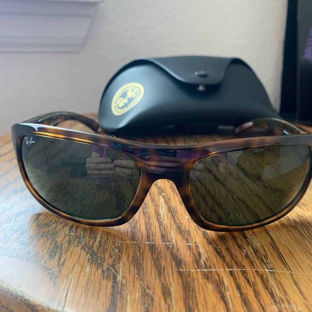 Ray-Ban RB 4166 Tortoise Shell Sunglasses with Black Case